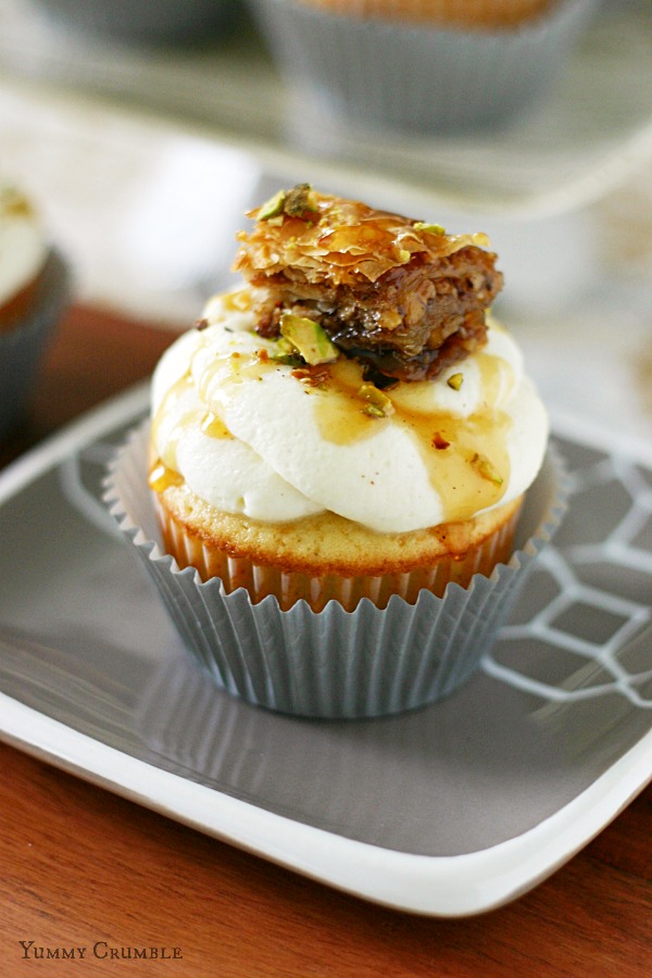 Baklava Cupcakes - Yummy Crumble