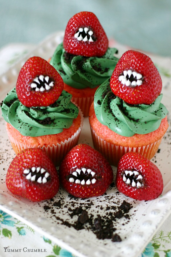 Foto: Yummy Crumble // halloween - recept - cupcake - aardbei - monster