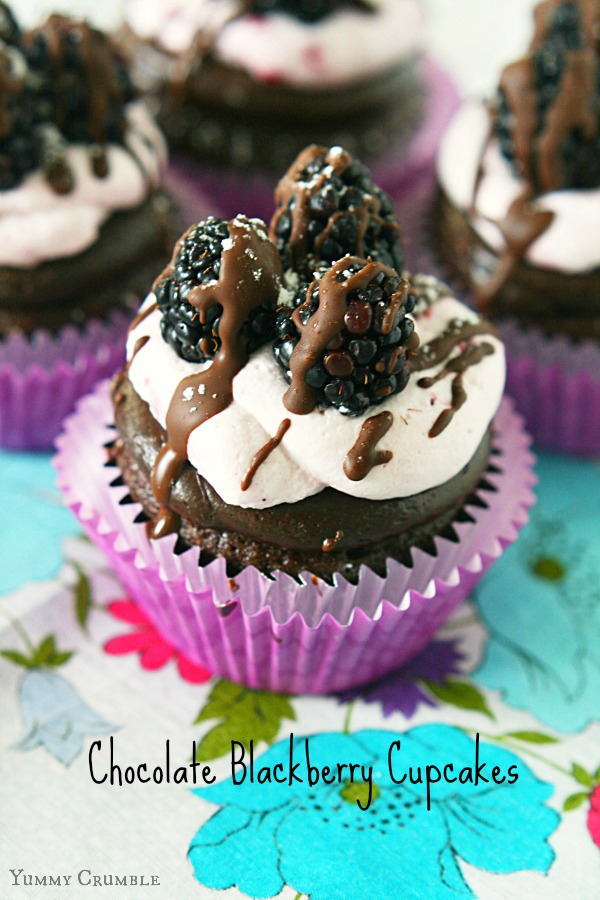 Chocolate Blackberry Cupcakes - www.yummycrumble.com