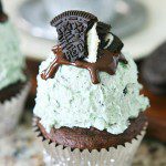 Mint Cookies and Cream Oreo Cupcakes - www.yummycrumble.com
